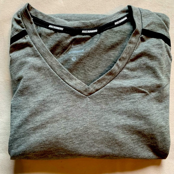 Nike Running T-shirt Size Large - Picture 1 of 6